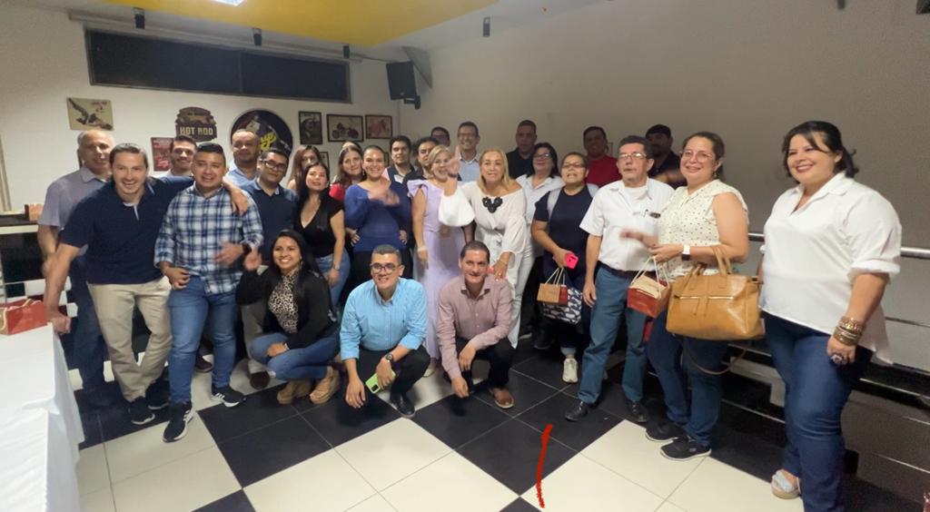 Docentes de Multicómputo y Multitech reunidos en un Restaurante de Pizza en la Ciudad de Bucaramanga